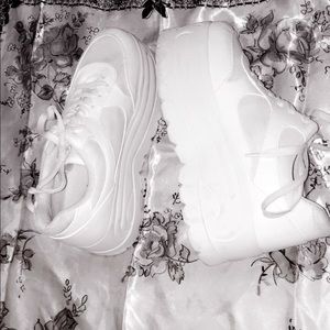 Chunky white sneakers!✨
